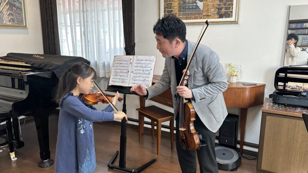 東京のバイオリン教室、西谷国登主宰のクニトInt'lストリングスクールは、楽しみながら本格的にバイオリンを学べる東京の教室です。初心者から上級者まで、すべての生徒が成長できる環境がここにあります。